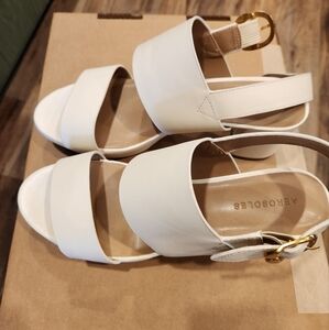 Aerosoles wide width camera sandals